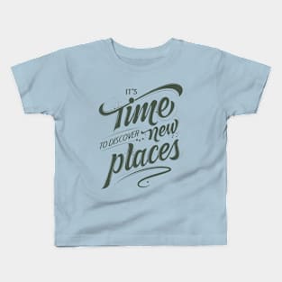 IT'S TIME TO DISCOVER NEW PLACES Kids T-Shirt